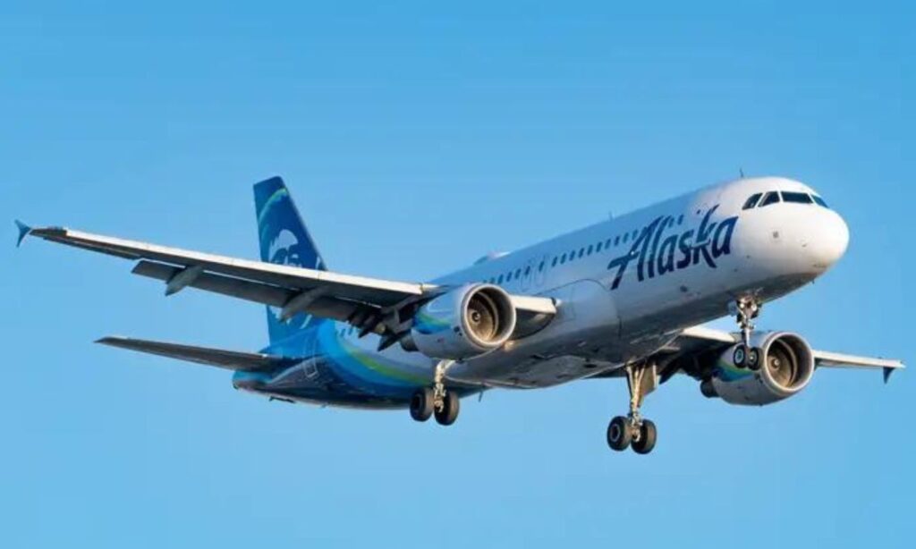 Alaska Airlines pilot indicted for trying to turn off engines mid-flight