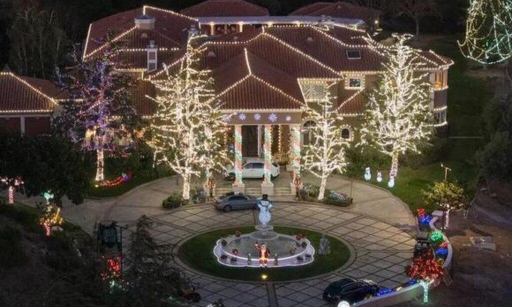 Jamie Foxx Lights Up Mansion with Thousands of Christmas Lights