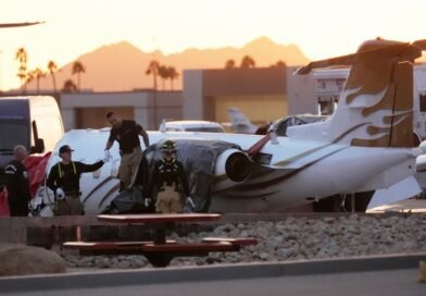 Private jets collide at Scottsdale Airport in Arizona, killing at least 1 person, authorities say