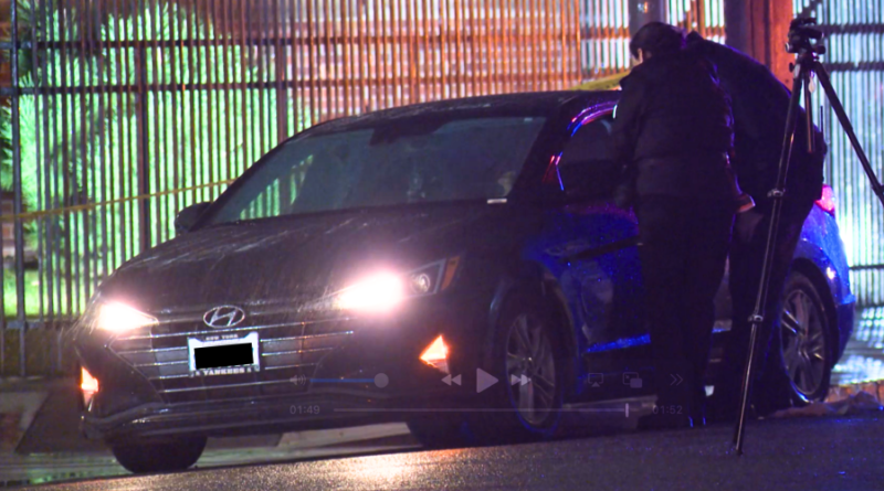 Man found shot inside his car in Los Angeles neighborhood